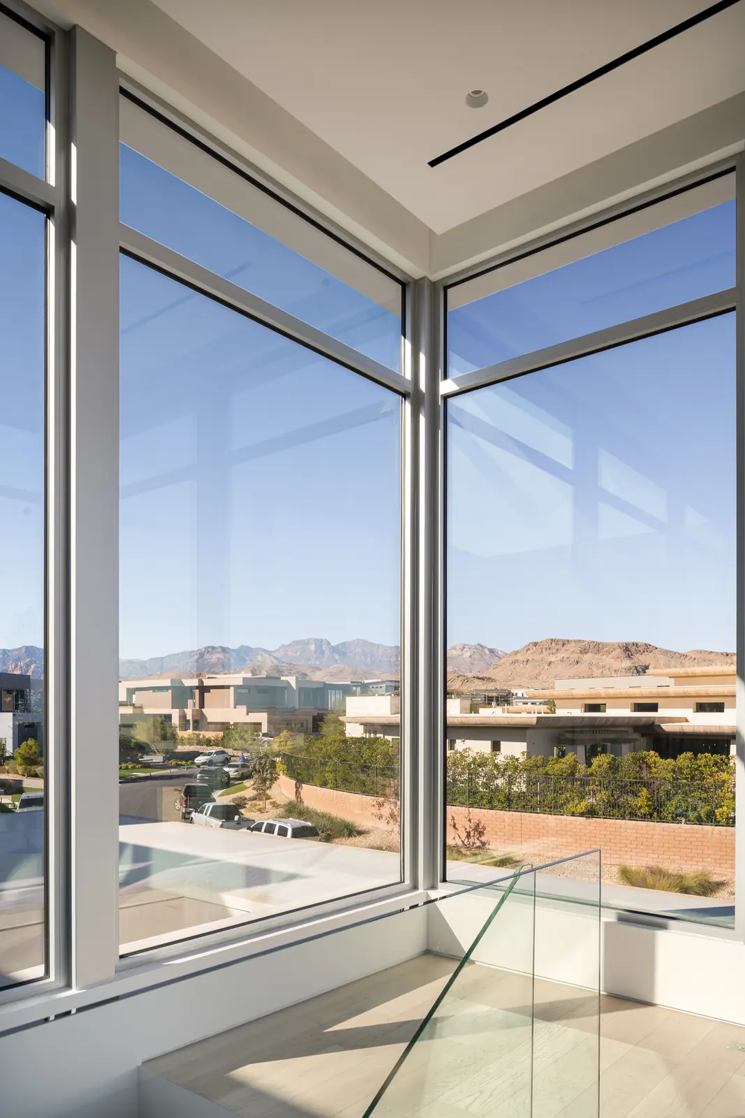 Floor-to-ceiling Panda® glass meeting at a corner above a desert landscape